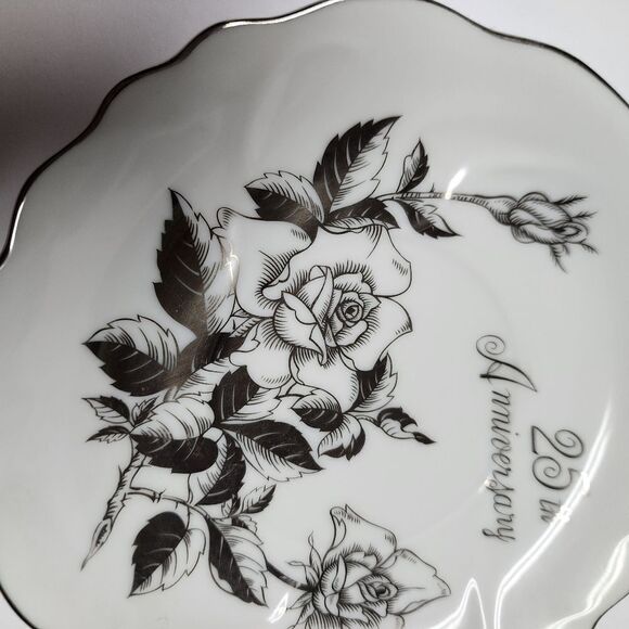 Vintage 1983 Royal Crown by Arnart Imports 25th Anniversray Tea Cup and Saucer - Picture 3 of 9